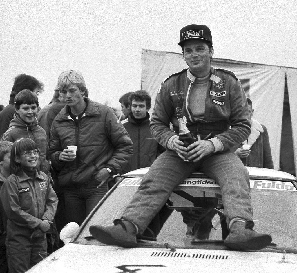 Preben Kristoffersen kunne i 1983 fejre sin 5. DM-titel i dansk motorsport. Til venstre ses en stolt datter: Stinne
(Foto: Morten Alstrup)